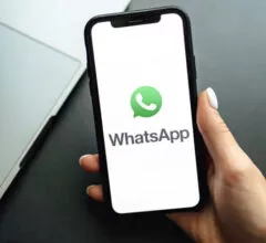 How to Overcome WhatsApp Camera Zooming Alone